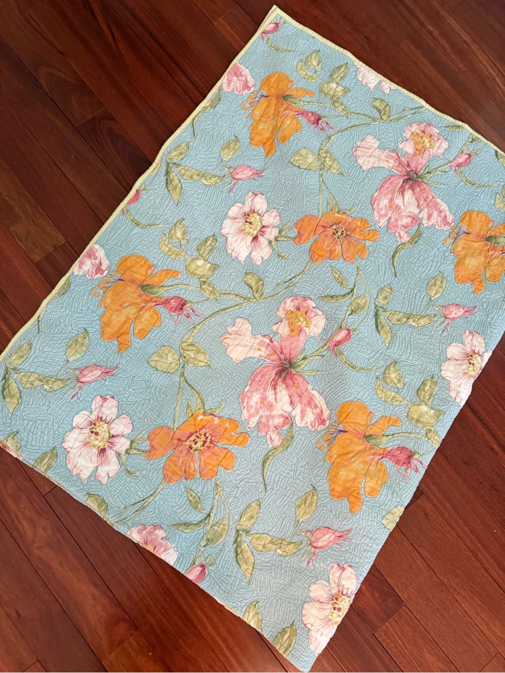 Liz Claiborne Quilt Twin Spread Throw  66 In By 90 In Large Floral Tropical